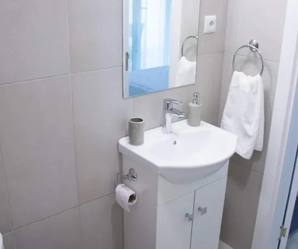 Siyana Varna-free Parking