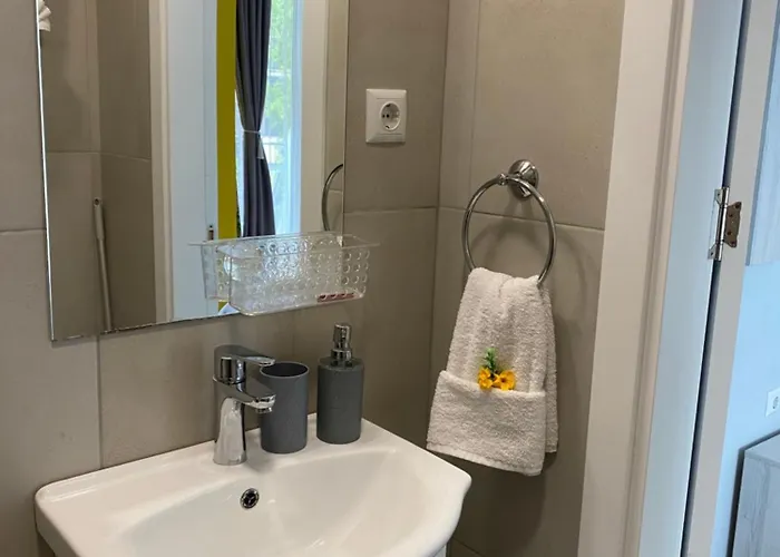 Siyana Varna-free Parking Daire